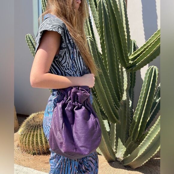 Elliott Lucca large leather bag New w/o tag magnet closet zipper pocket inside - Picture 11 of 11